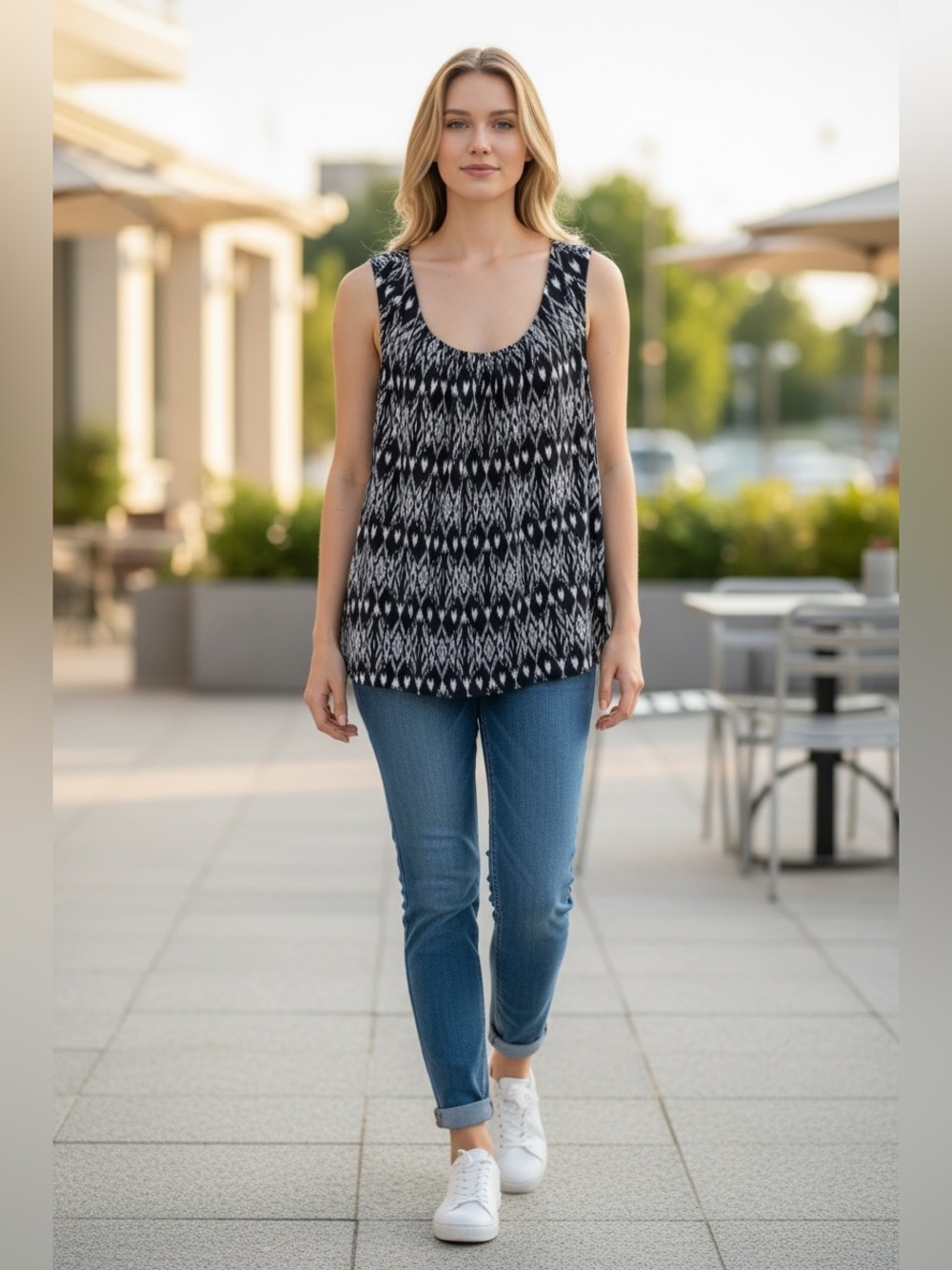 CHICOS NWOT BLACK AND WHITE GEOMETRIC TANK TOP SZ 0